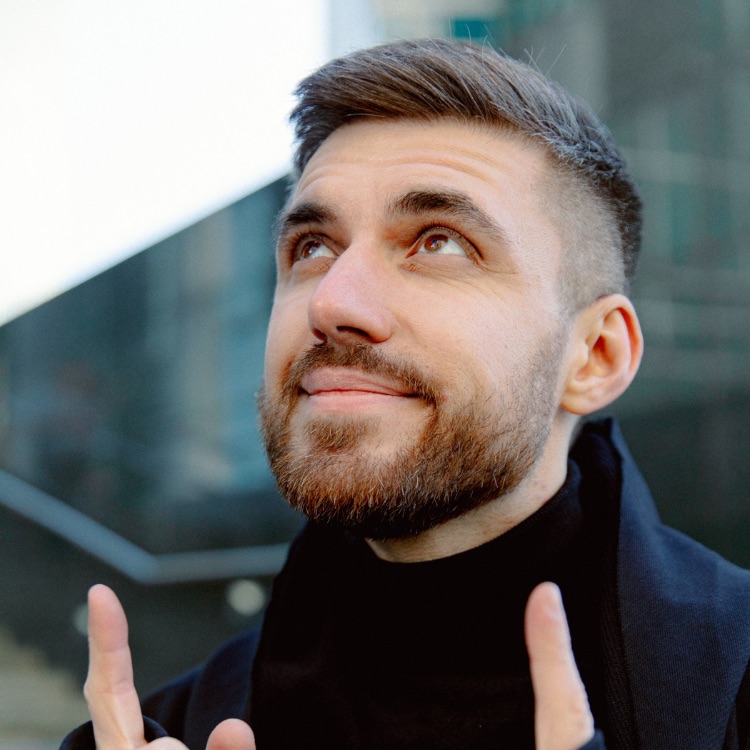 Иконка канала шоу Осташова