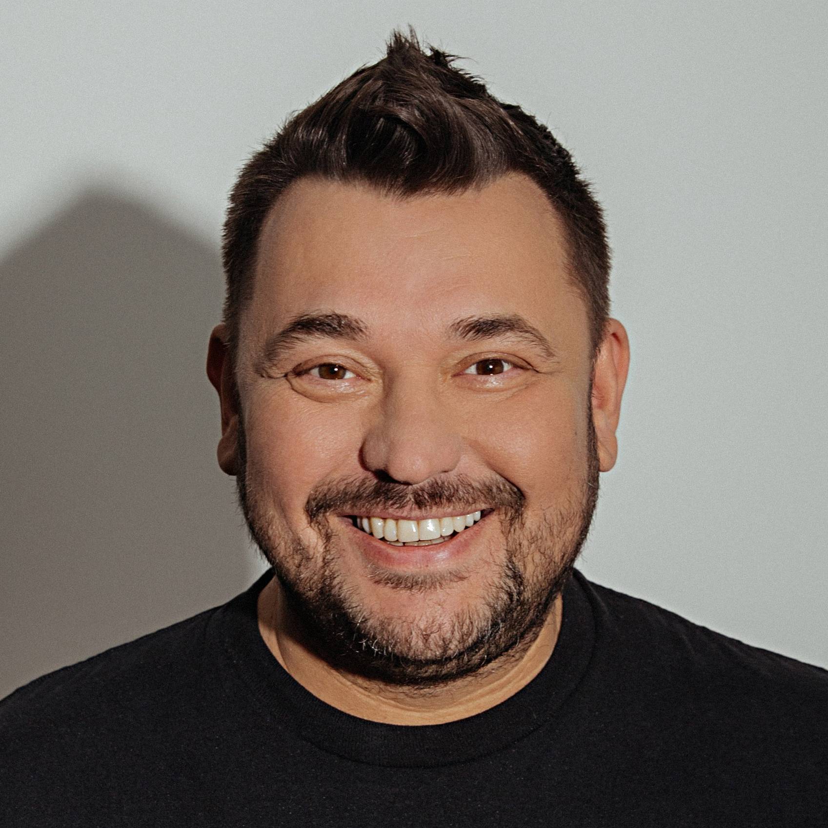 Иконка канала РУКИ ВВЕРХ