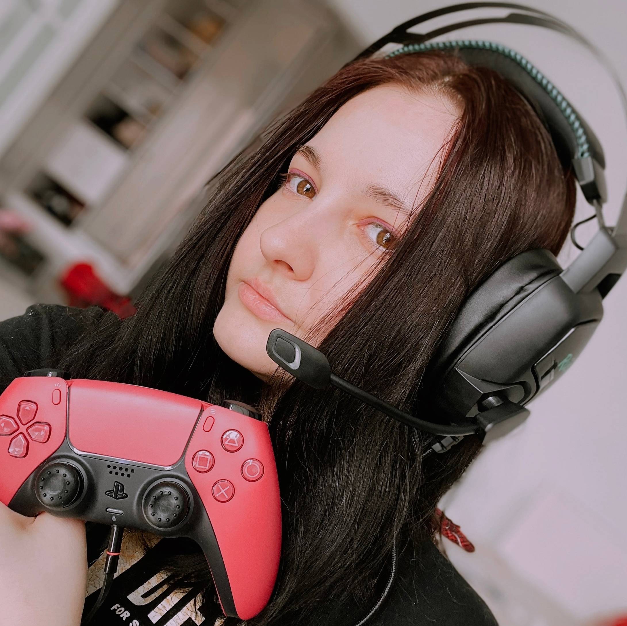 Иконка канала Крис проходит игры