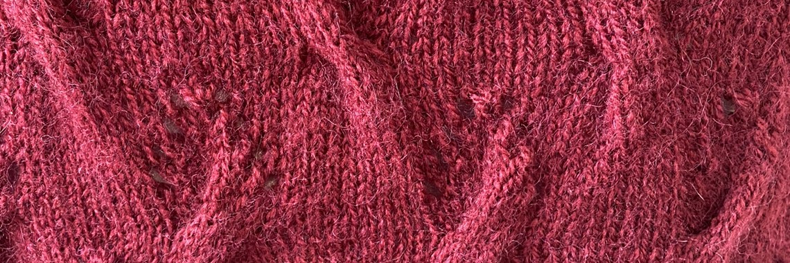 Шкатулка вязаных изделий