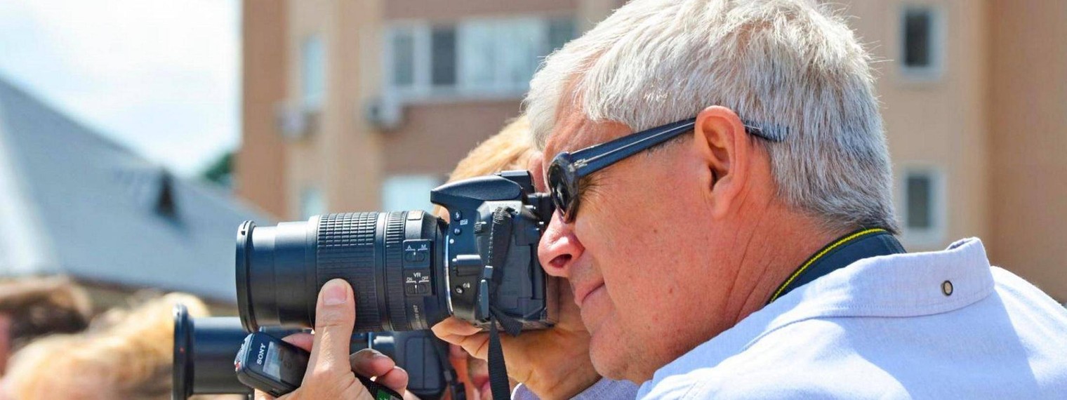 Показывает Бабай