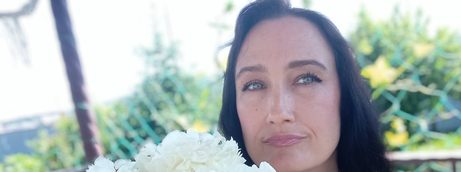 С ПОДОКОННИКА НА ГРЯДКУ