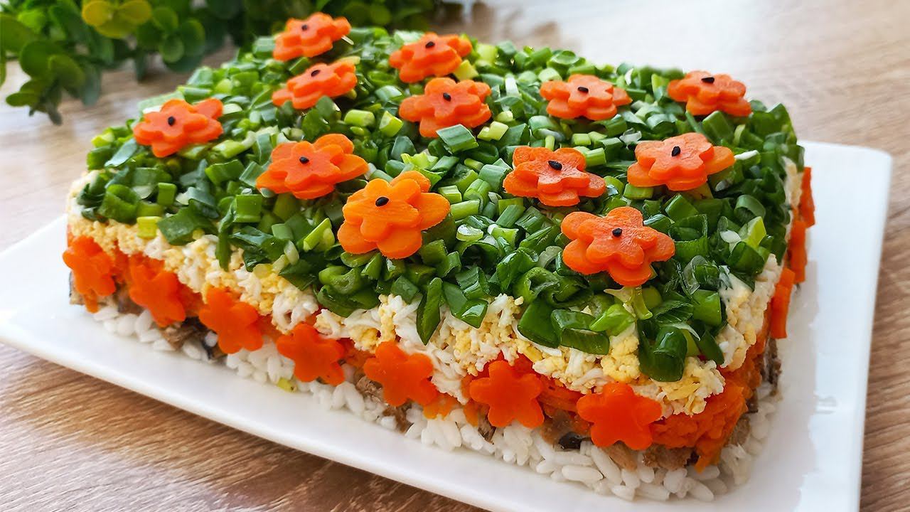 Самый вкусный и красивый Салат на праздничный стол! Всем понравится!  Слоеный САЛАТ СО ШПРОТАМИ