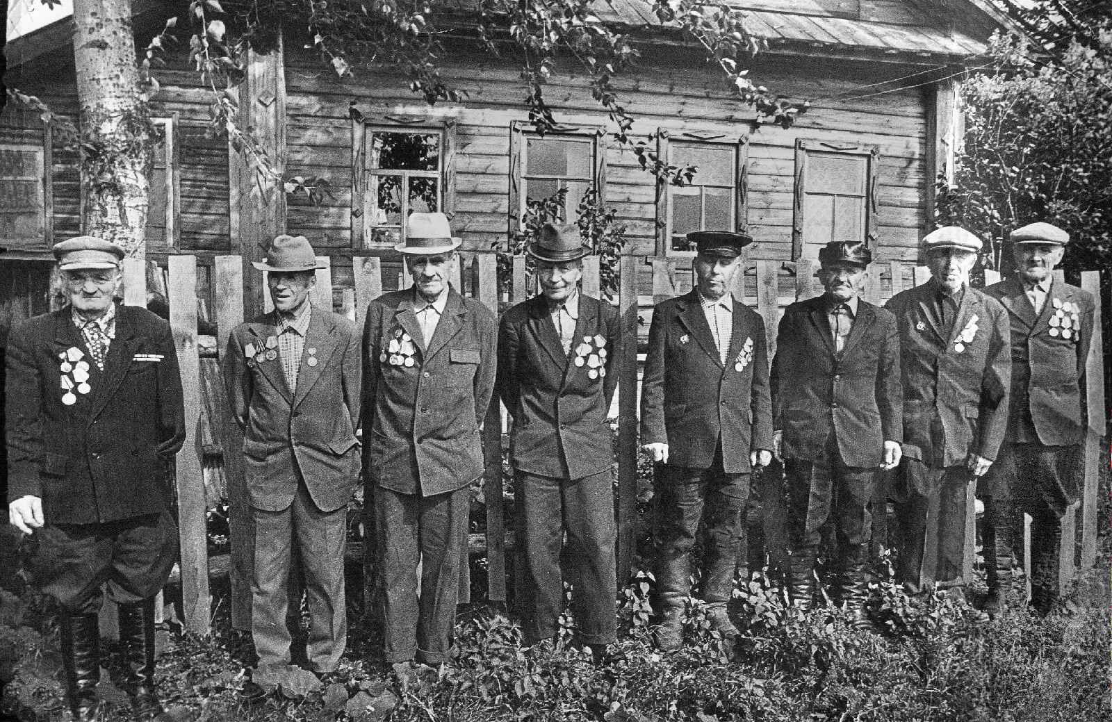 ПРОШЛОЕ и НАСТОЯЩЕЕ... (Фото Валерия Токаева (Котельнич) - Олег Глухов, Валерий Азов (балалайка))