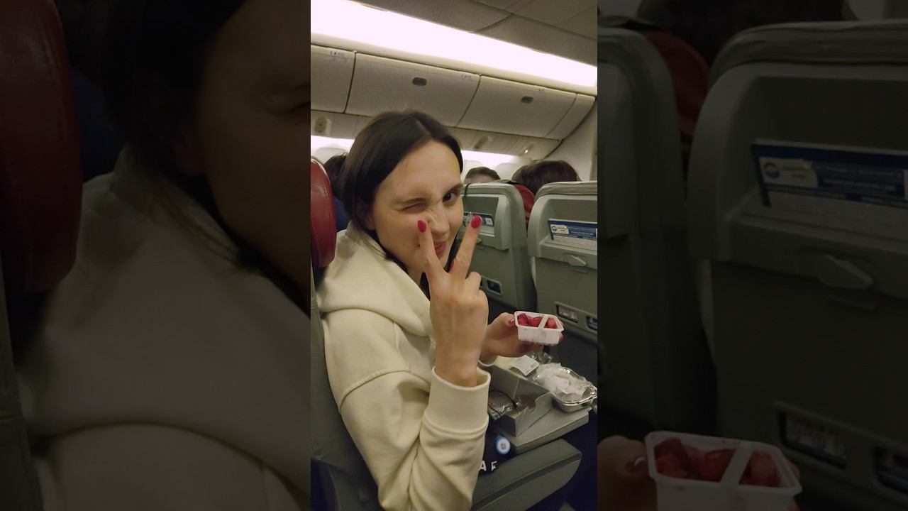 Чем кормят на 13 часовом перелёте?