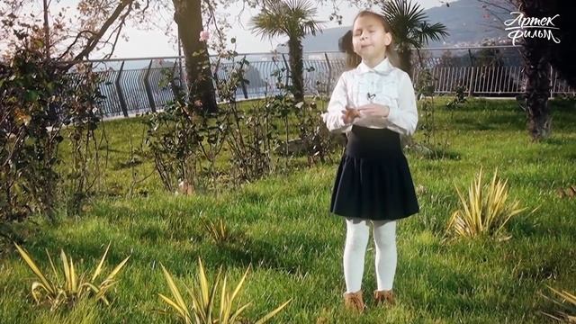 Артек 2015. Ученики артековской школы читают классику. Маргарита Скорук..mp4