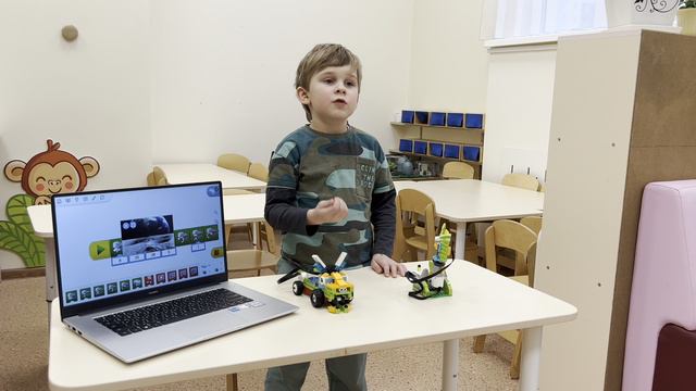 "Космособака и спутник помощник"  Татаринов Руслан 6 лет. ГБДОУ № 30 Приморского р-на СПБ