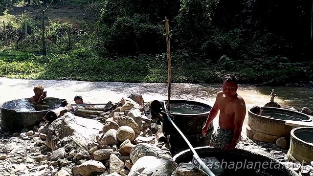 Одно из самых классных мест в провинции Чиангмай - бесплатные горячие источники Чианг Дао