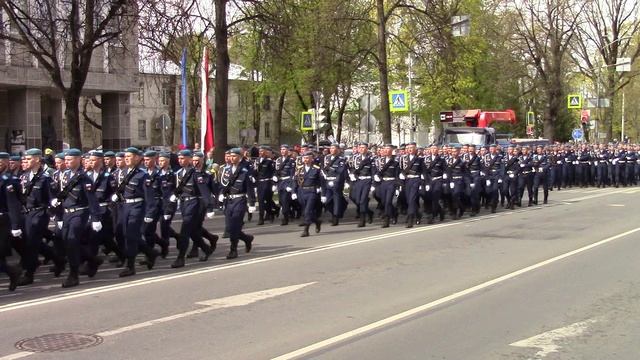 Прохождение десантников после парада.