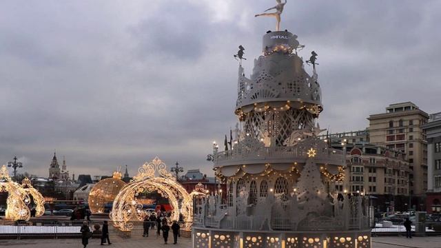 "ЭХО ПРОШЕДШИХ ПРАЗДНИКОВ"... (Фото Игоря Егорова (Москва) - Играет Сергей Сметанин)