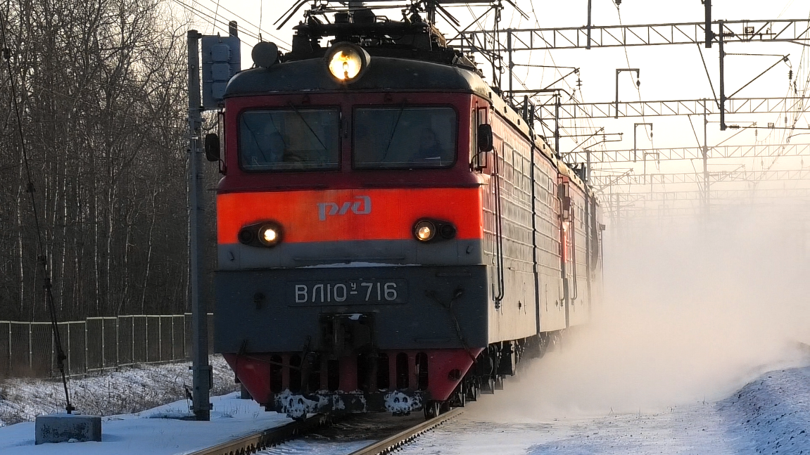 "Два товарища". ВЛ10У-716 и ВЛ10-1202 следуют в сплотке