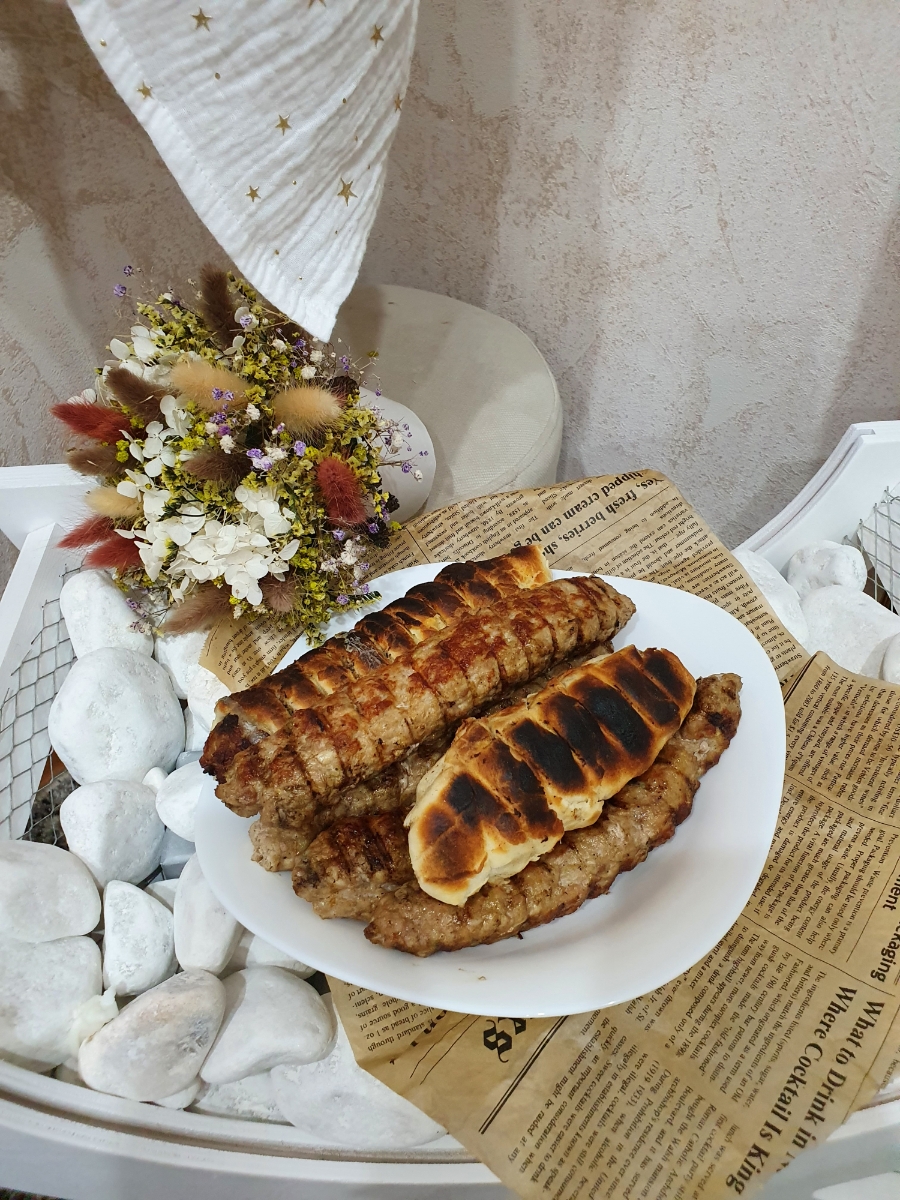 Люля-кебаб в слоеном тесте?это невероятно вкусно .