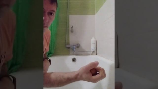 Раздавил яйцо одной рукой ?