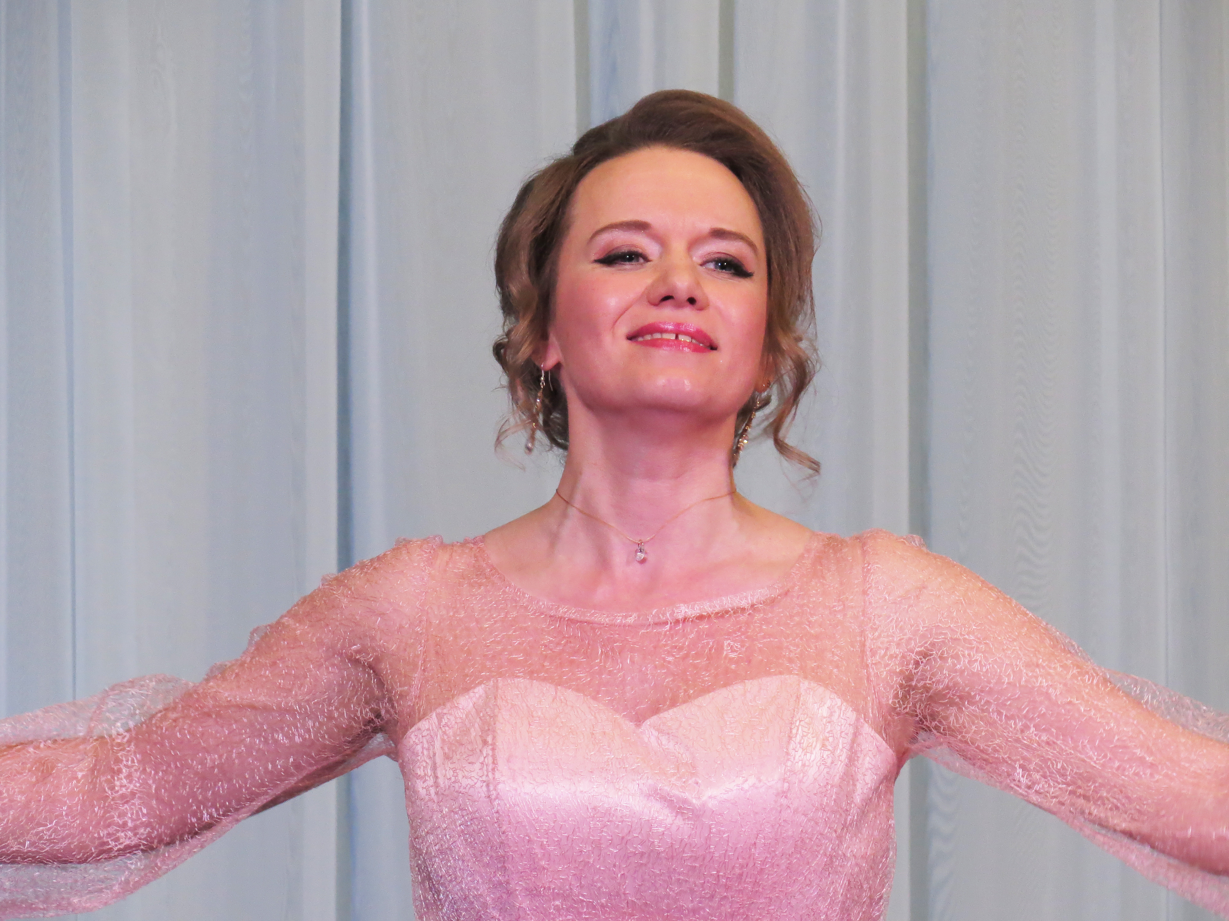 "Только раз бывает в жизни встреча" .