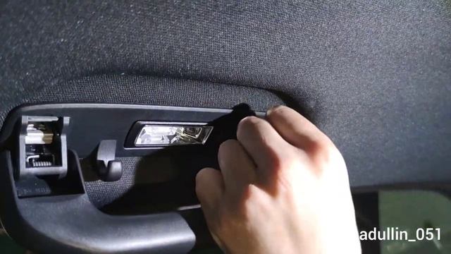 Mercedes-Benz V-Класс 2020. Как снять крыши ручки?