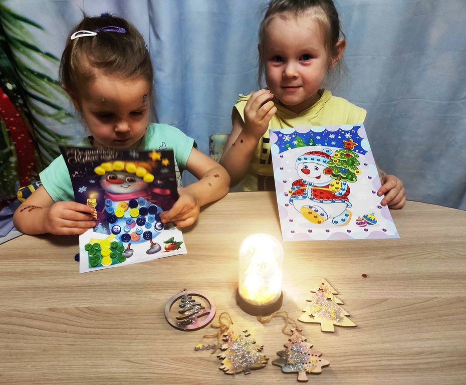 3 красивых снеговика для самых маленьких. Снеговики из страз, пуговок, новогодний ночник.