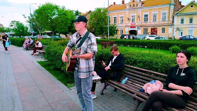 Беспечный ангел.Уличный музыкант ZaZa на набережной Волги