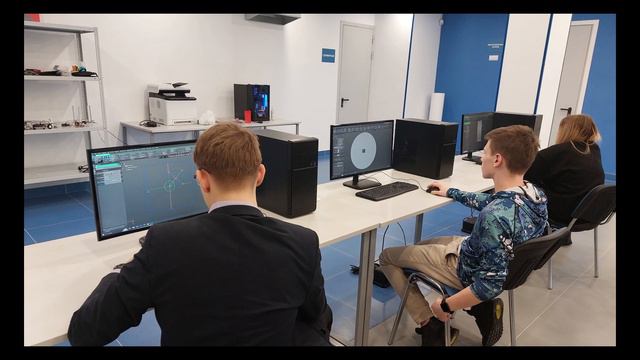 Инженерные классы: занятия по программам "Оптика лазеров" и "Морская робототехника"