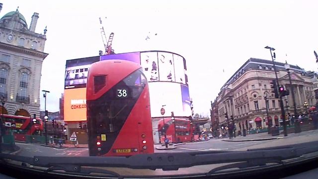 Пикадили, выезд через знаменитых Пикадили Серкус, заезд в Сохо  Англия (Лондон)