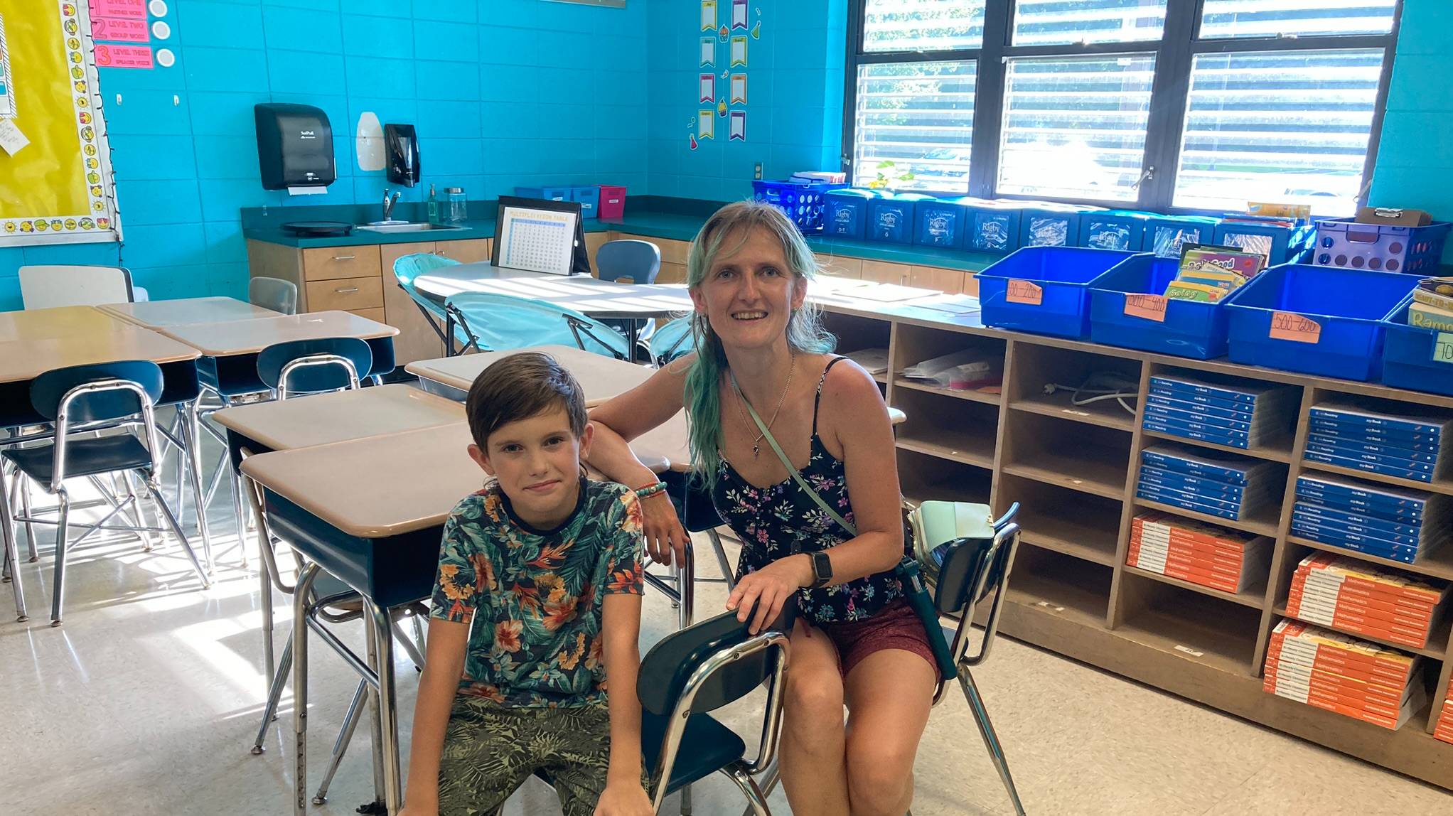 Школьное собрание в школе США, сколько денег нужно чтобы собрать ребенка в школу.