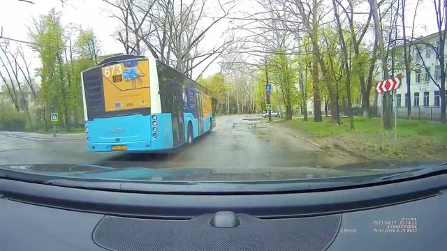 Наглый автобус, чуть не произошло ДТП