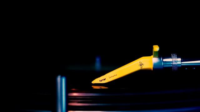 Mundo Evassion - Retro BreakBeat Piano