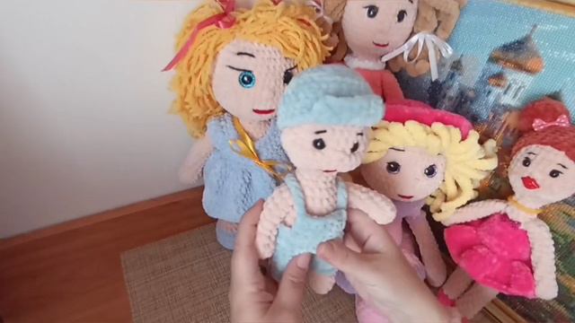Кукол много не бывает.