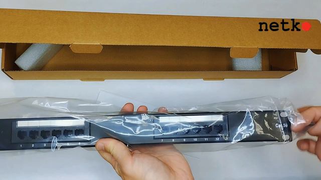 53599 Патч-панель UTP, 19", 12 портов RJ45, cat.5е, 1U, 110 Type, черная "L"