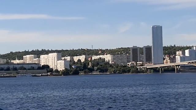Плыву по Волге мимо Саратова