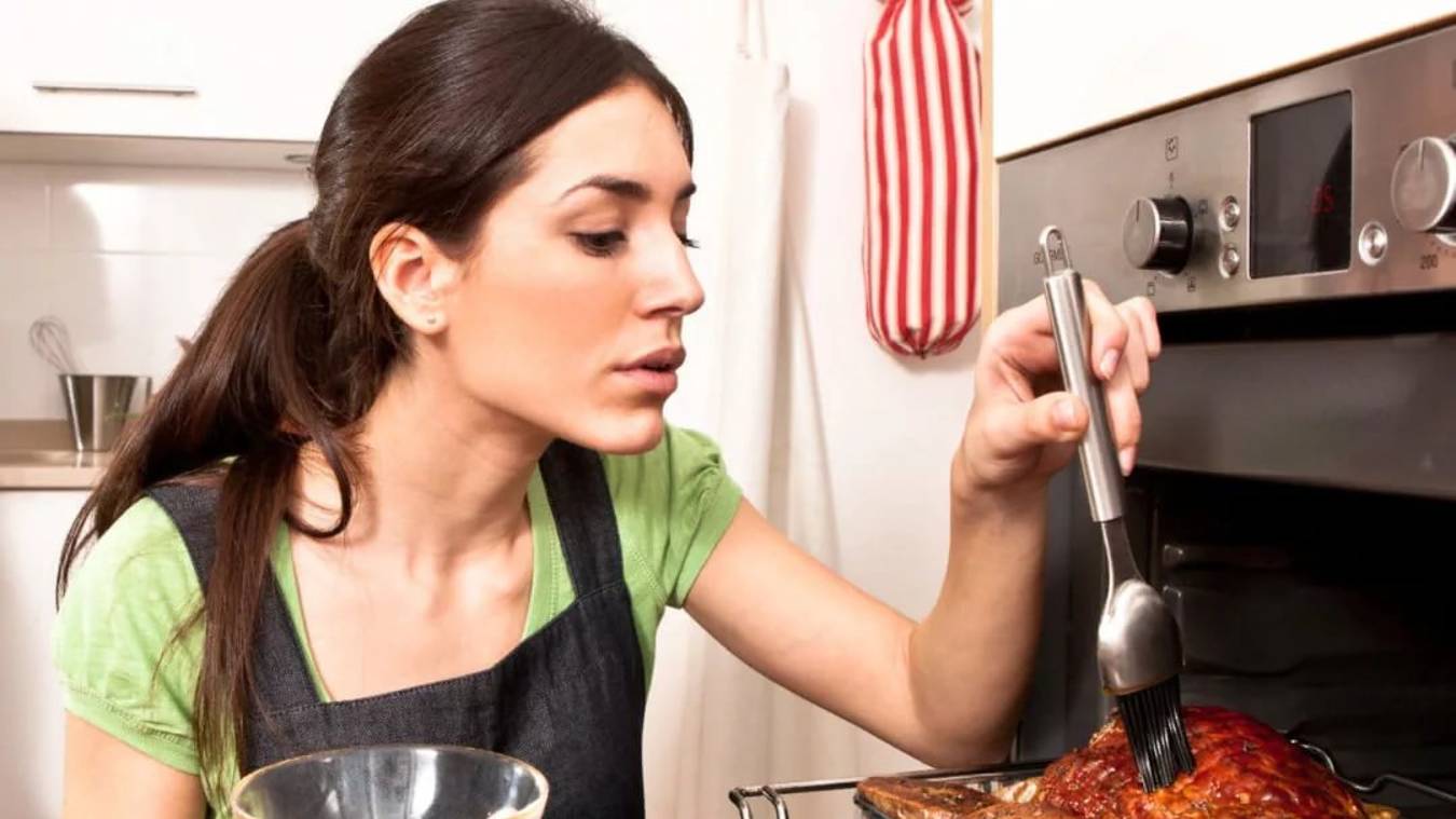 Девушки на кухне — Будет жарко