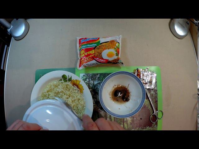 Обед индонезийского бомжа? Лапша быстрого приготовления из Джакарты.