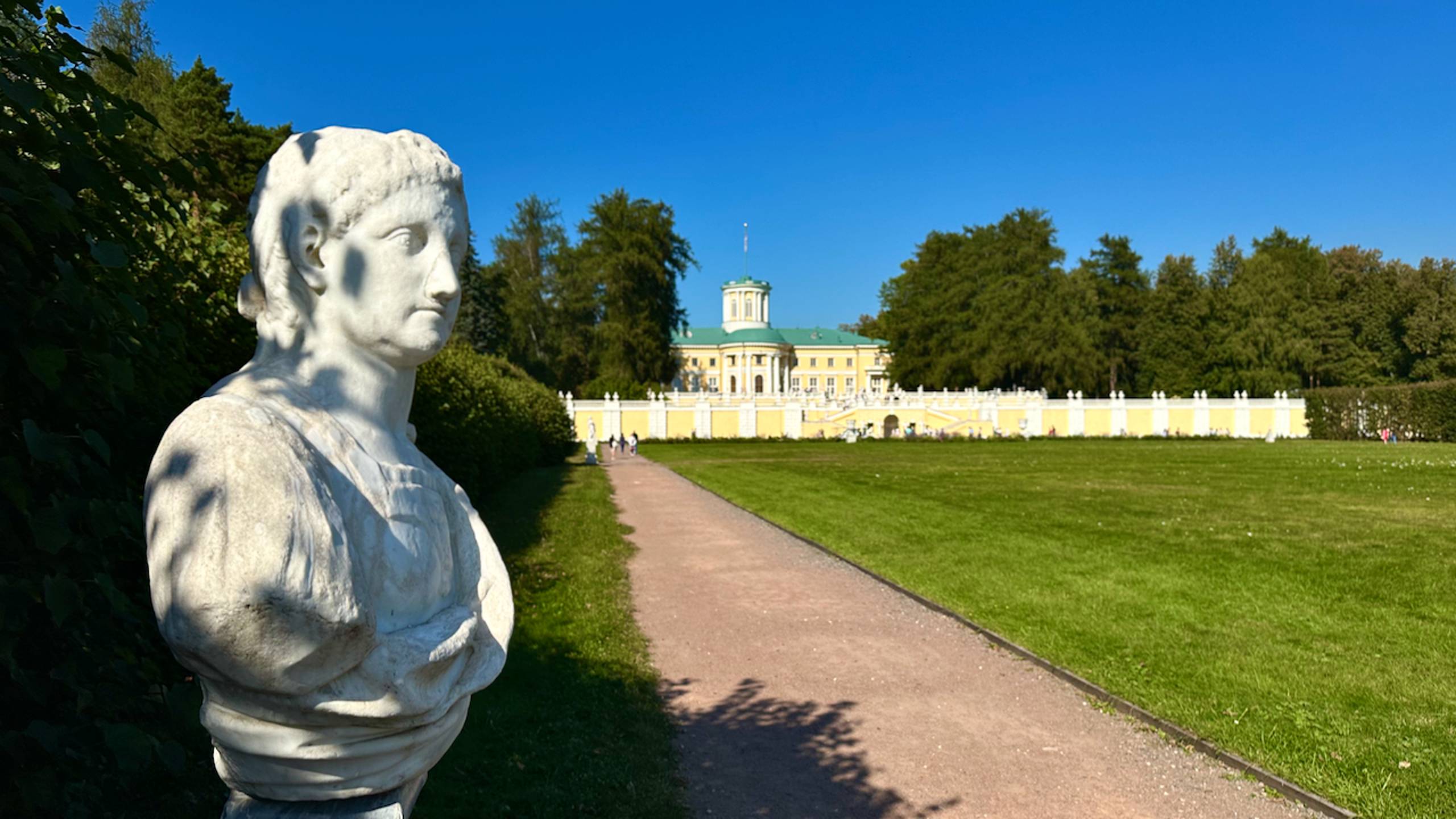 Прогуляемся по подмосковному Архангельскому