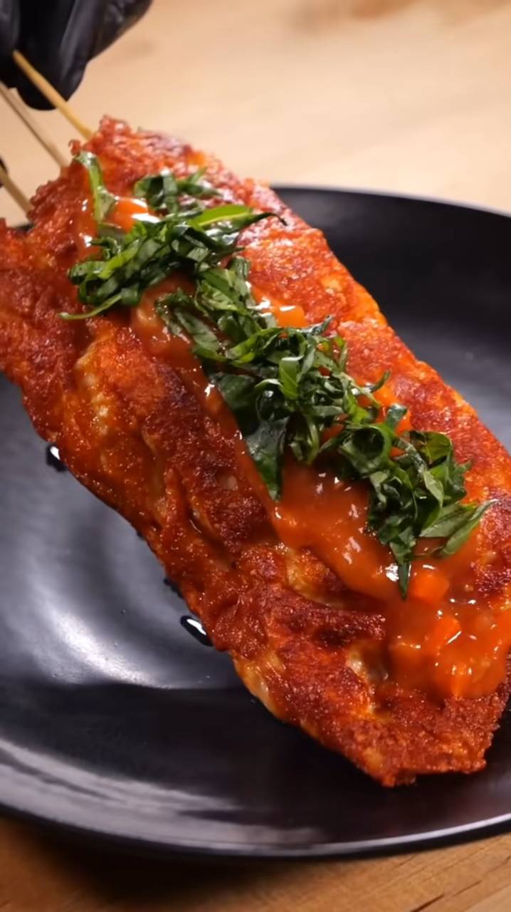 Паста, сосиски, рулет с беконом, сосиски-гриль