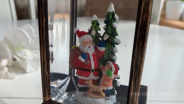 Винтажный  снежный  фонарь САНТА С ДЕТИШКАМИ, тёплая белая LED подсветка, 31 см, батарейки PT-15815