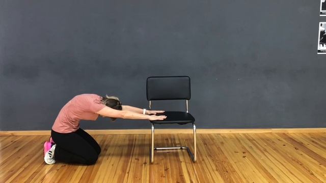 Комплекс силовых упражнений на стуле