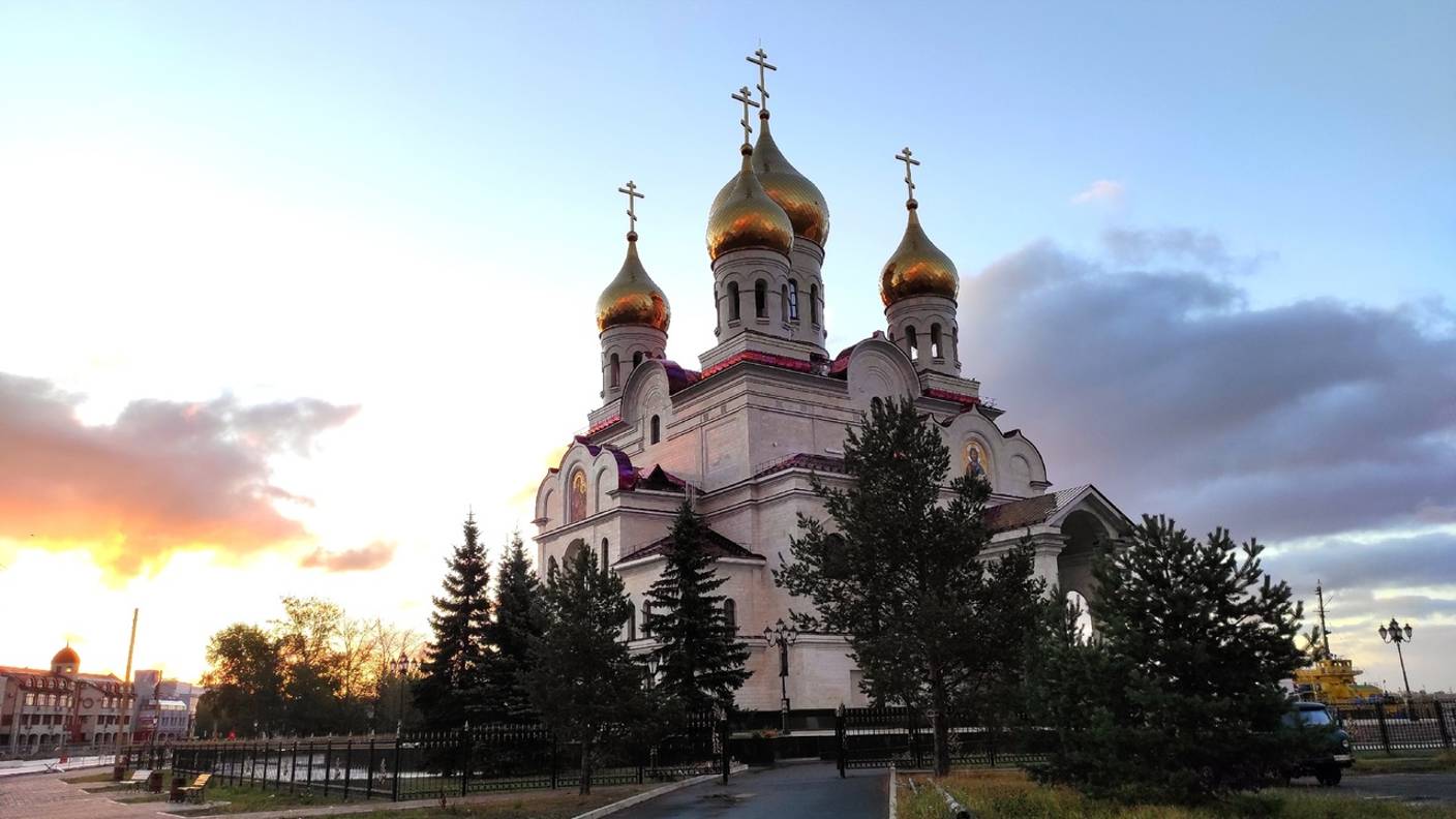 "НЕ СВЯТОЙ"... (Фото Александра СОСНИНА (Архангельск) - Поёт Эдуард ХУСНУТДИНОВ (Уфа)