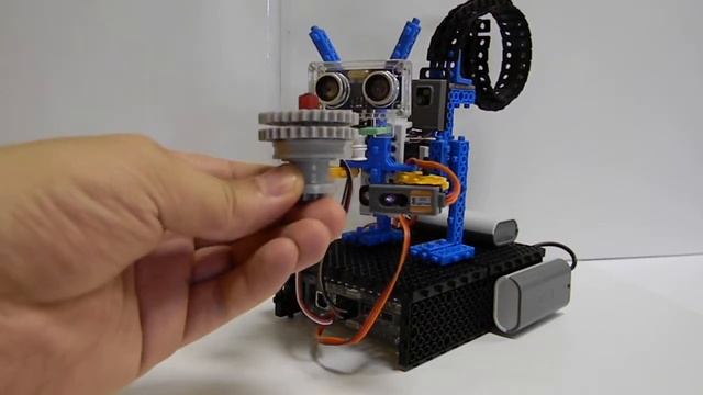 Пример модели из курса к робототехническому конструктору Роботрек "Базовый"