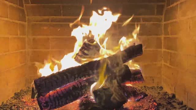 Вечность у камина: Полное расслабление и уют в каждом кадре