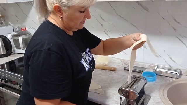 Сельский вечер/ ЛАПШЕРЕЗКА в деле/старая ХЛЕБОПЕЧКА