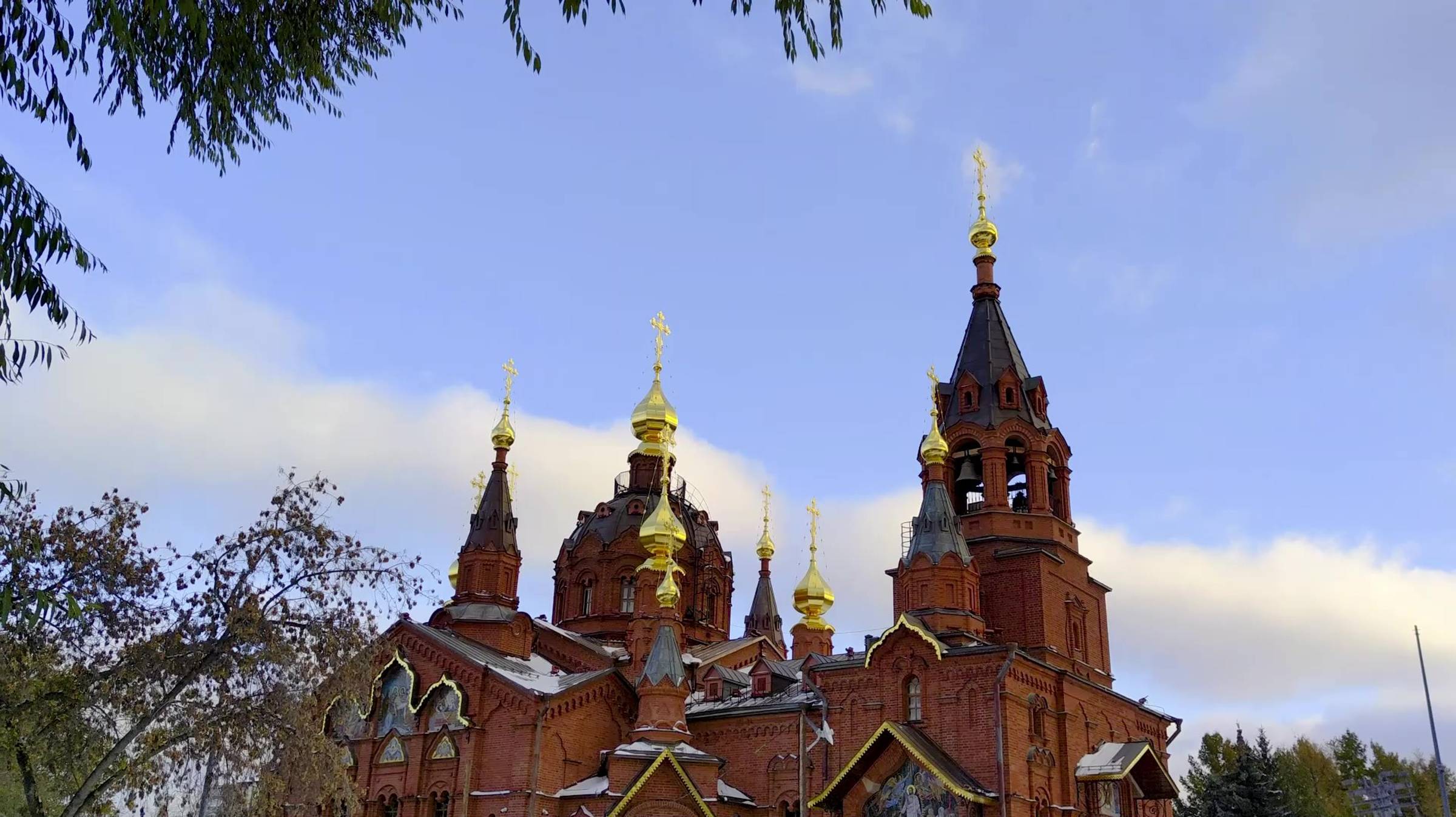 Челябинск. Храм А.Невского. Алое поле, набережная. Первый снег. Женский вокал без слов 12.10.2024г.