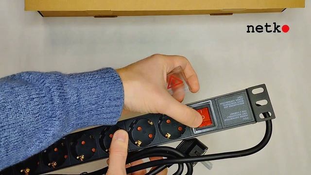 54556 Блок розеток 19", 16А, 8 розеток, шнур 2м, выключатель, корпус металл, чёрный