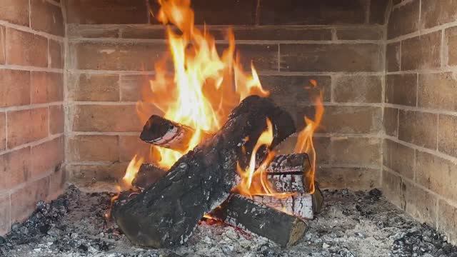 Уютный вечер у камина: насладитесь теплом живого огня