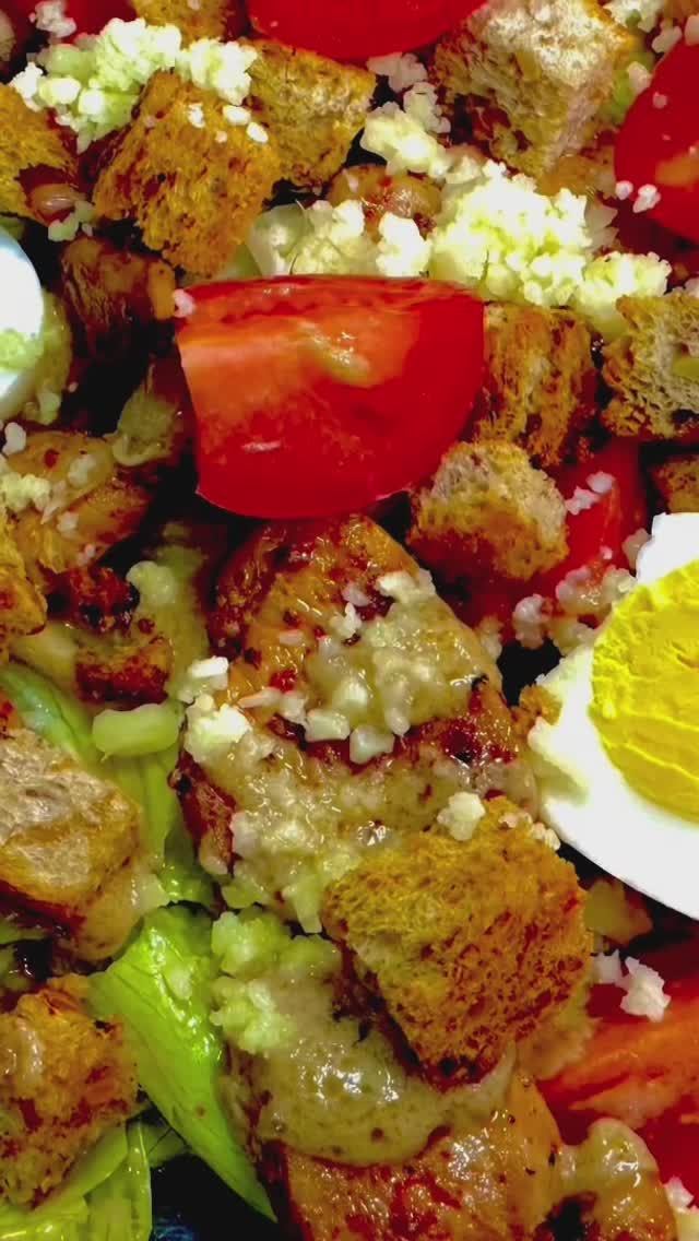 Моя интерпретация знаменитого Моя интерпретация салата «Цезарь»!#Shorts