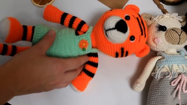 Вязовлог ноября. Связала большой заказ. Забирают игрушки из наличия. Начала вязать из бобинной пряжи