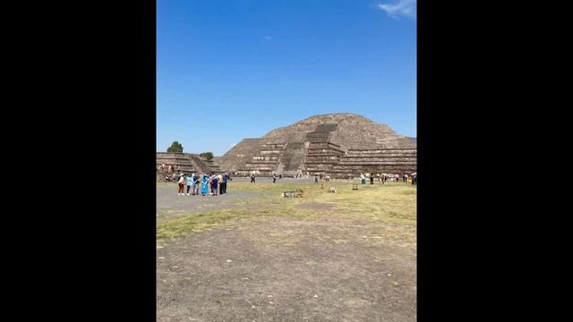 Группа Клуба 7 Вершин "В Пепел" во время экскурсии по достопримечательностям Мексики