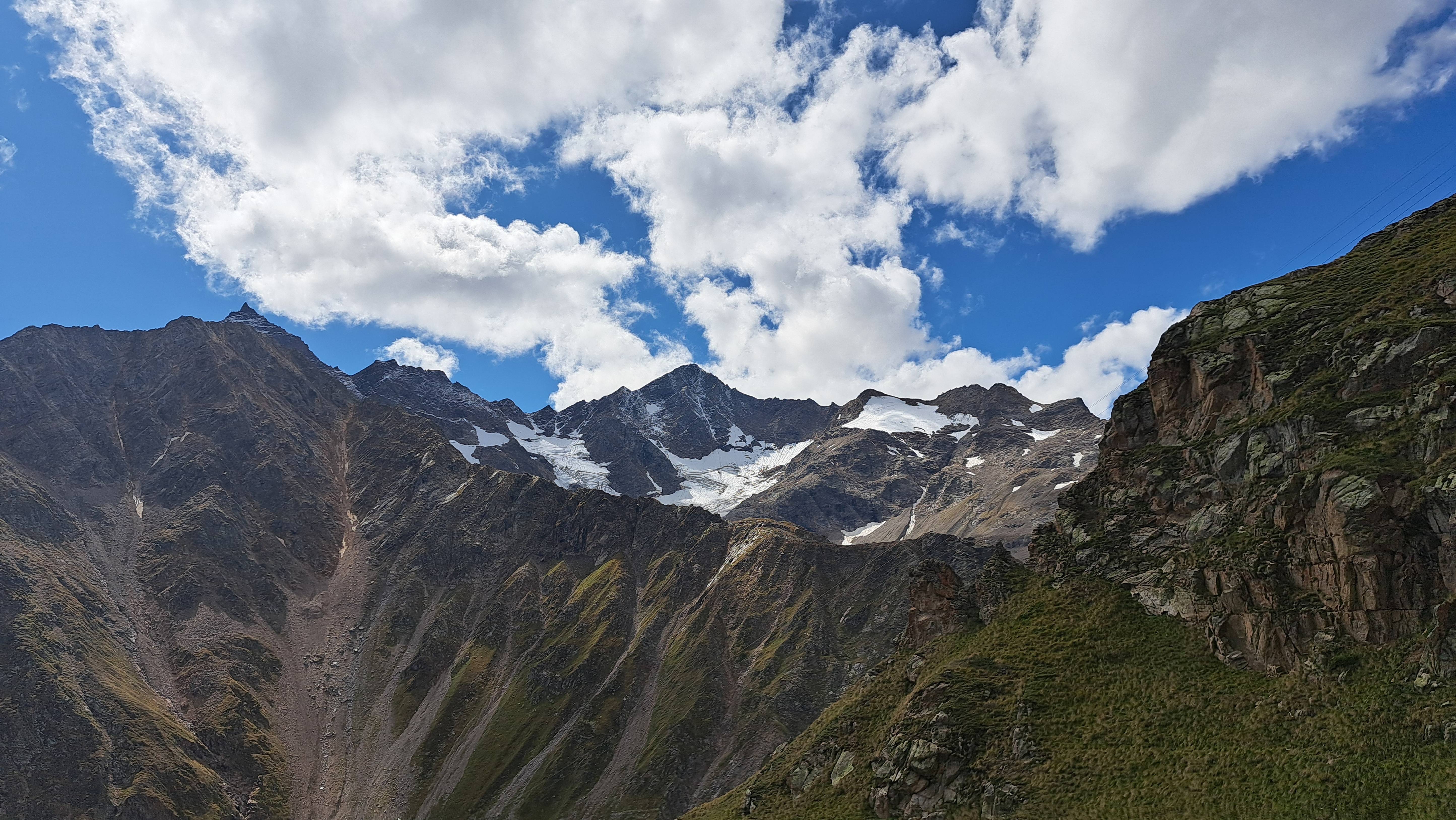 Эльбрус в безмолвной тишине высот