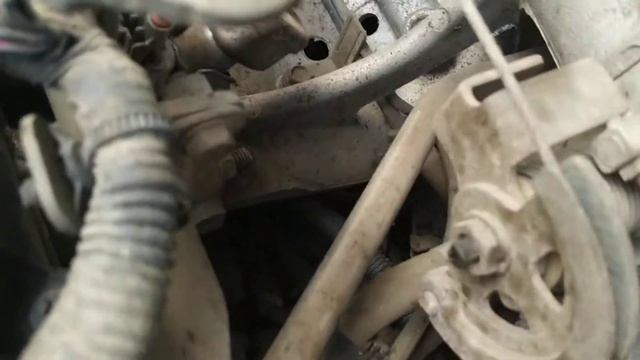 Nissan Wingroad WHNY11 2001 1.8 QG18DE 4WD осмотр двигателя, слушаем характерный шум