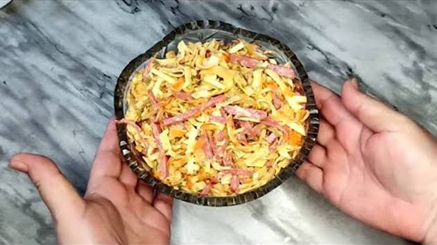 САЛАТ из простых продуктов, ну оочень вкусный! Любимый салат из яичный блинов для сына