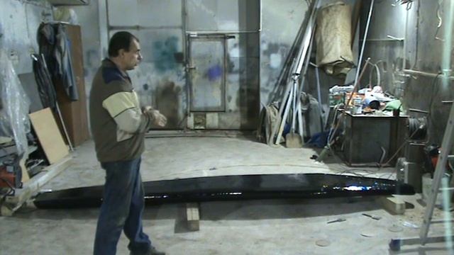 Нанесение гелькоута на корпус  кистью