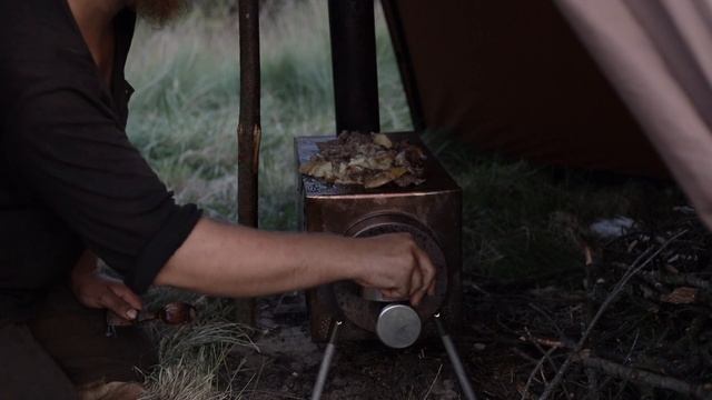 BERTRAN. 3 days solo bushcraft trip - hot tent, rain, bats, sharpening tools, sea and forrest, cooki